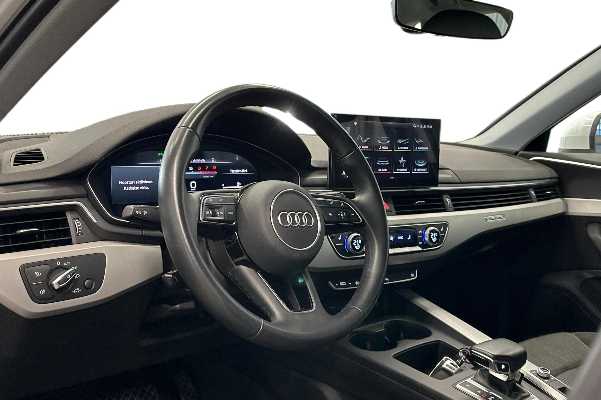valkoinen Audi A4 2023 kuva 3.