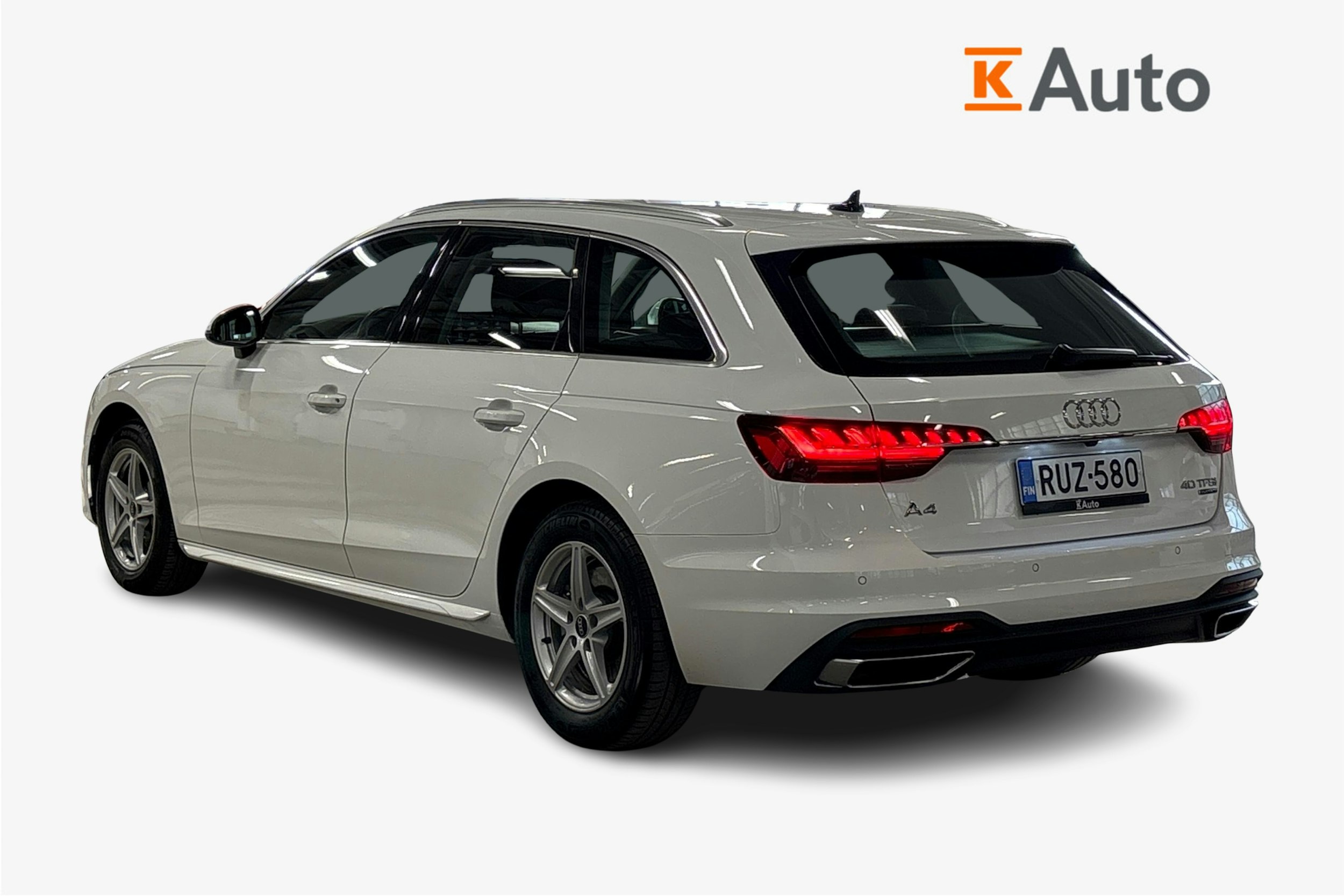 valkoinen Audi A4 2023 kuva 4.