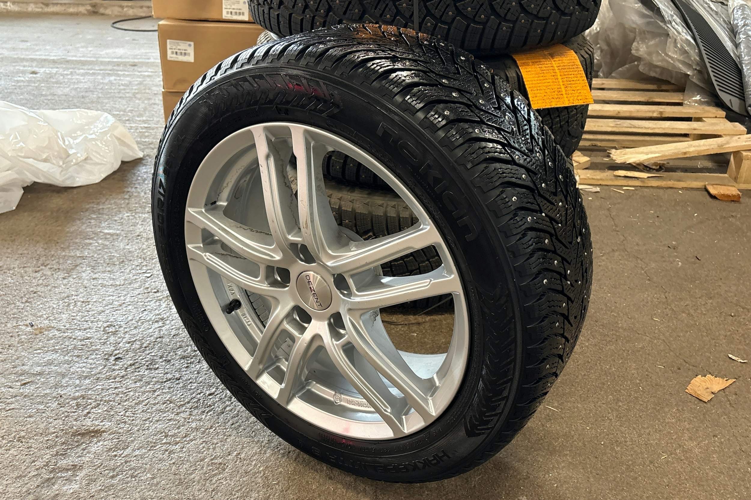 valkoinen Audi A4 2023 kuva 16.