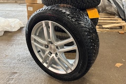 valkoinen Audi A4 2023 kuva 16.