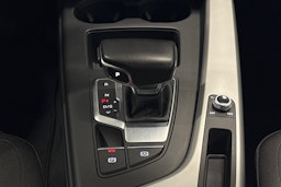 valkoinen Audi A4 2023 kuva 18.