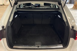 valkoinen Audi A4 2023 kuva 20.