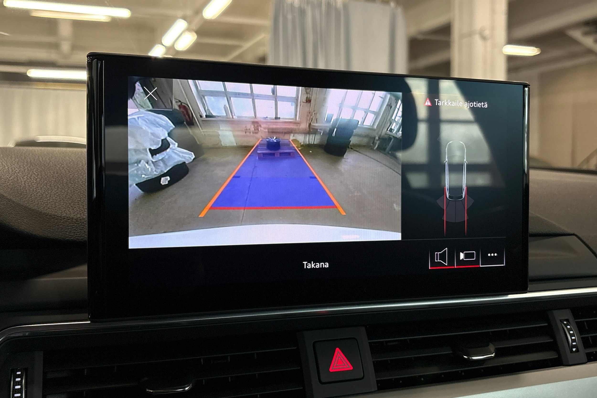 valkoinen Audi A4 2023 kuva 27.