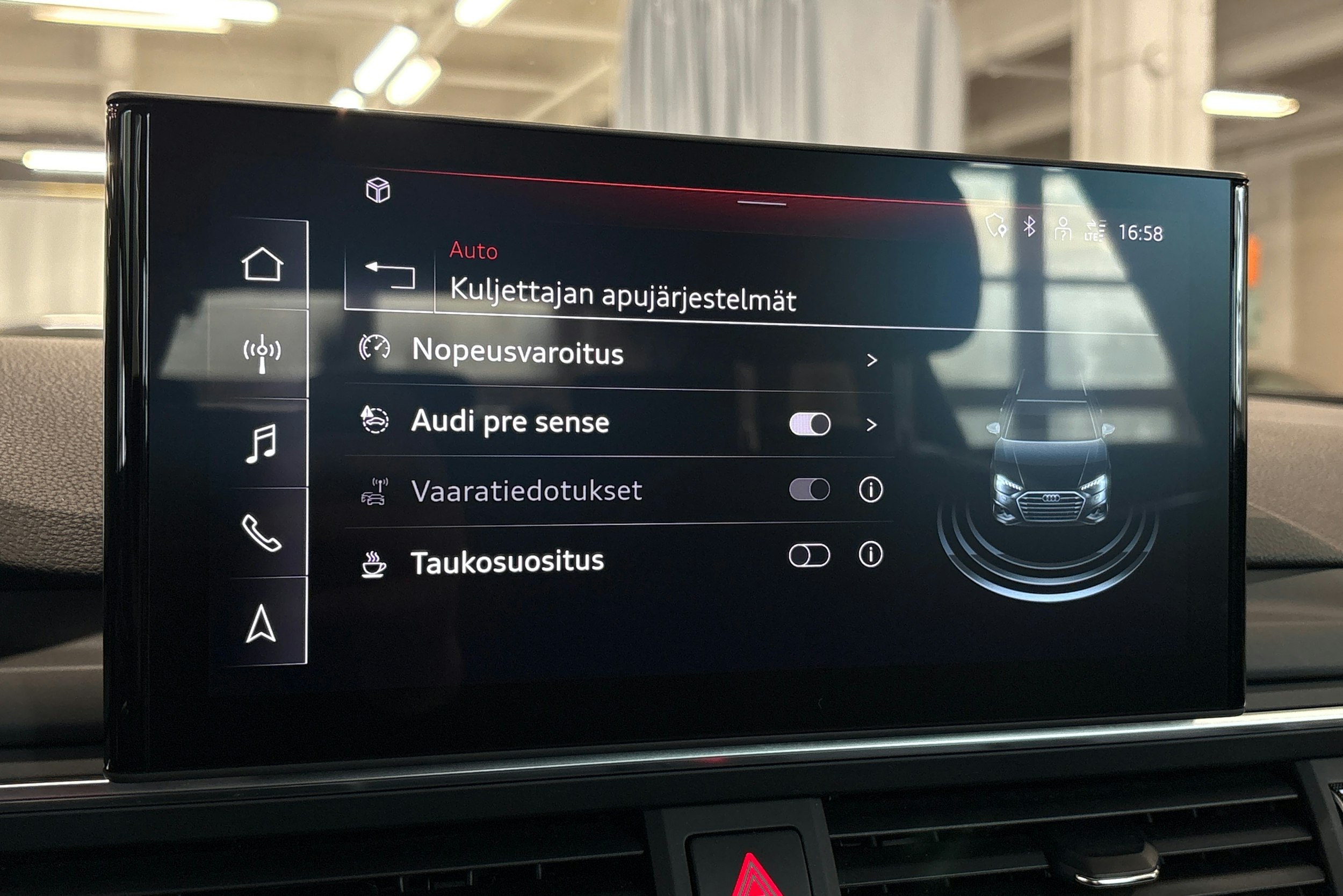 valkoinen Audi A4 2023 kuva 29.