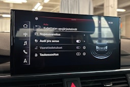 valkoinen Audi A4 2023 kuva 29.