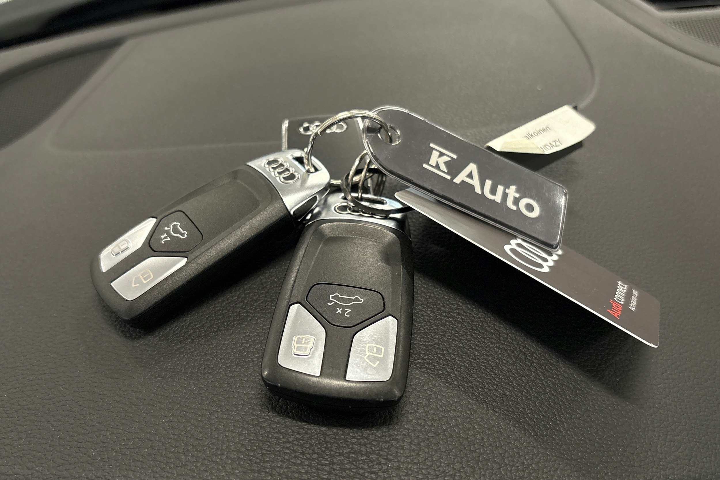 valkoinen Audi A4 2023 kuva 30.