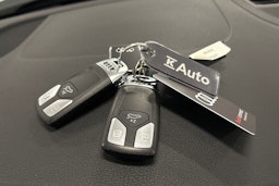 valkoinen Audi A4 2023 kuva 30.