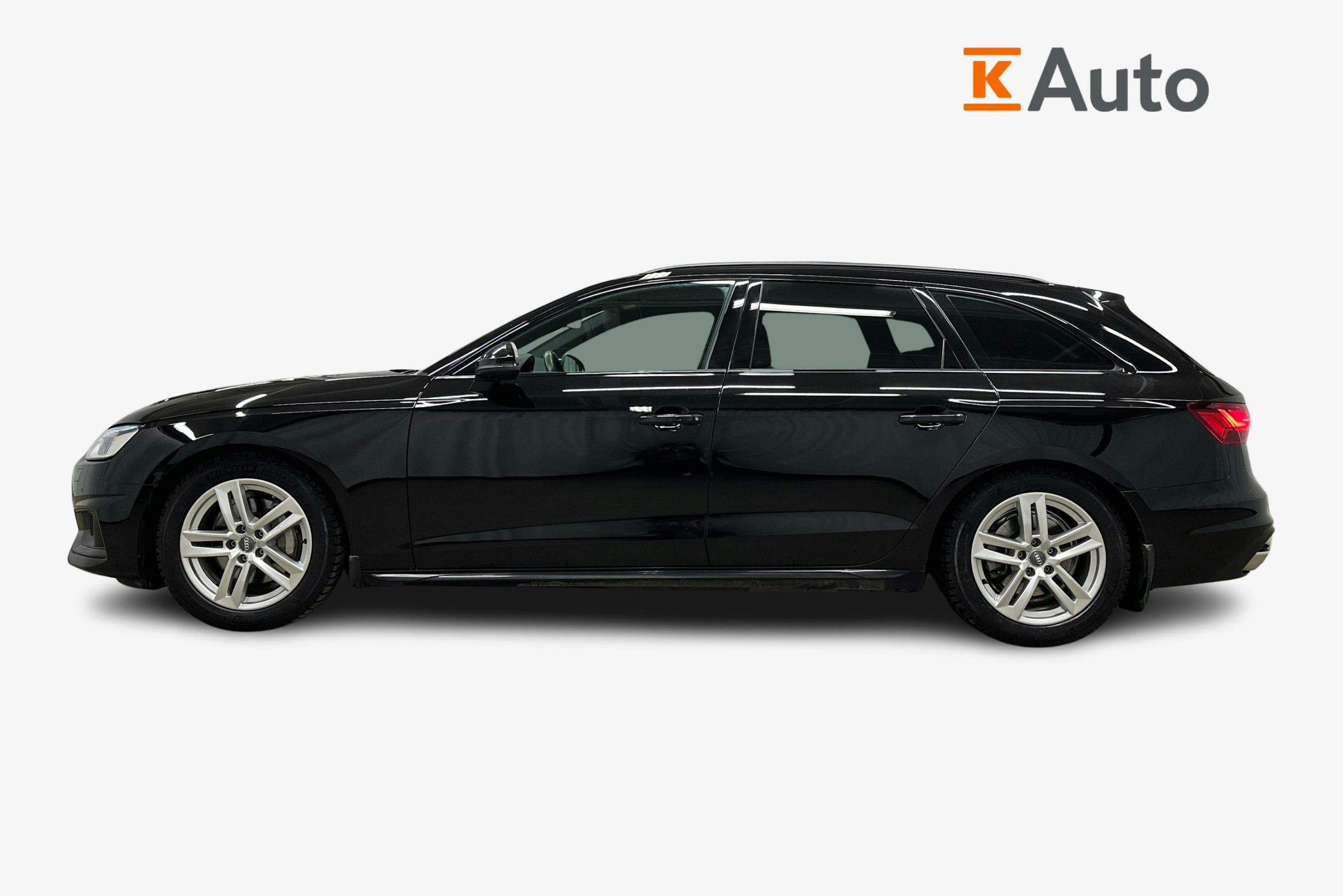 musta Audi A4 2023 kuva 5.