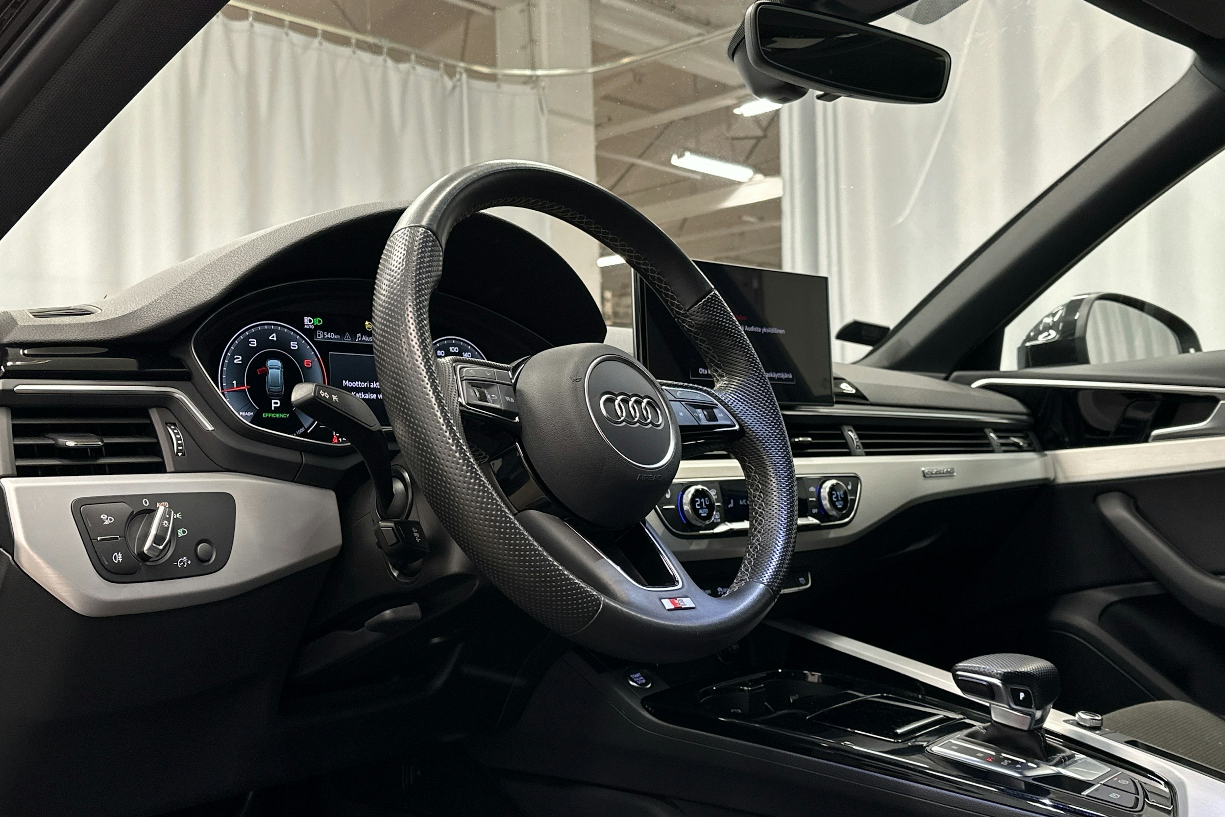 musta Audi A4 2023 kuva 6.