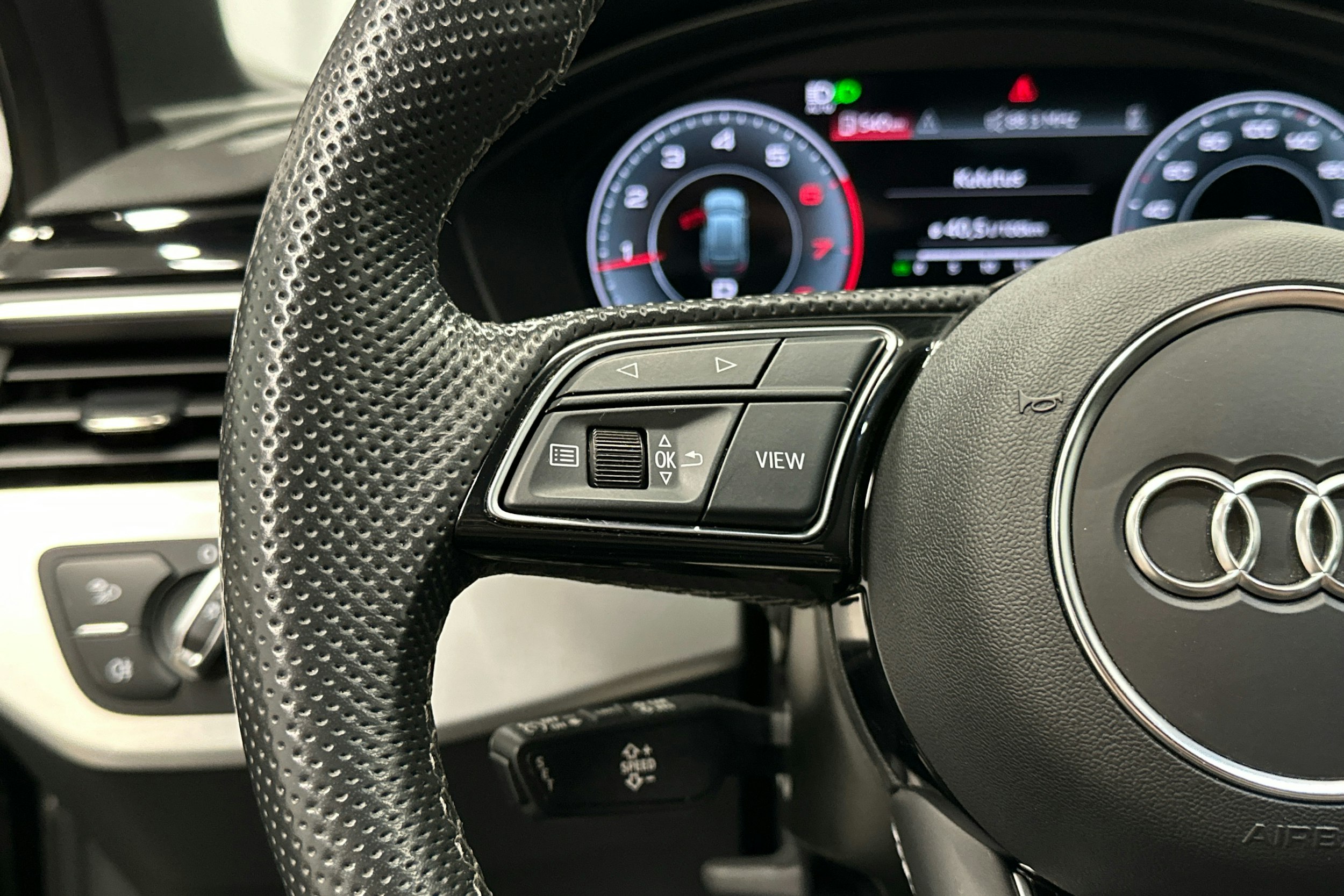 musta Audi A4 2023 kuva 9.