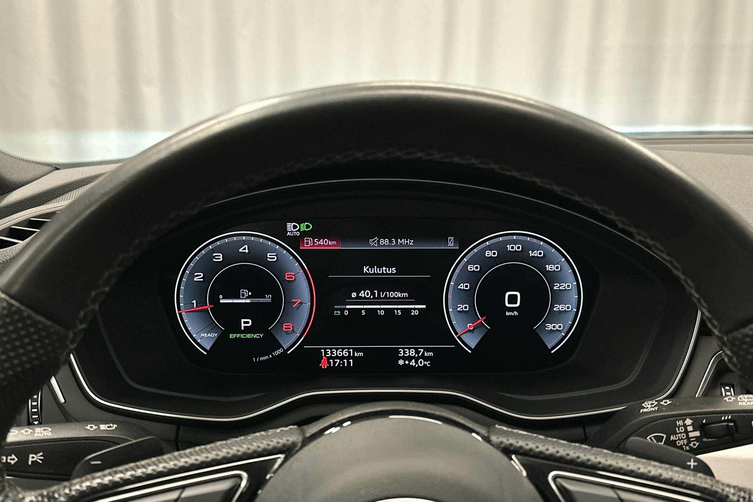 musta Audi A4 2023 kuva 12.