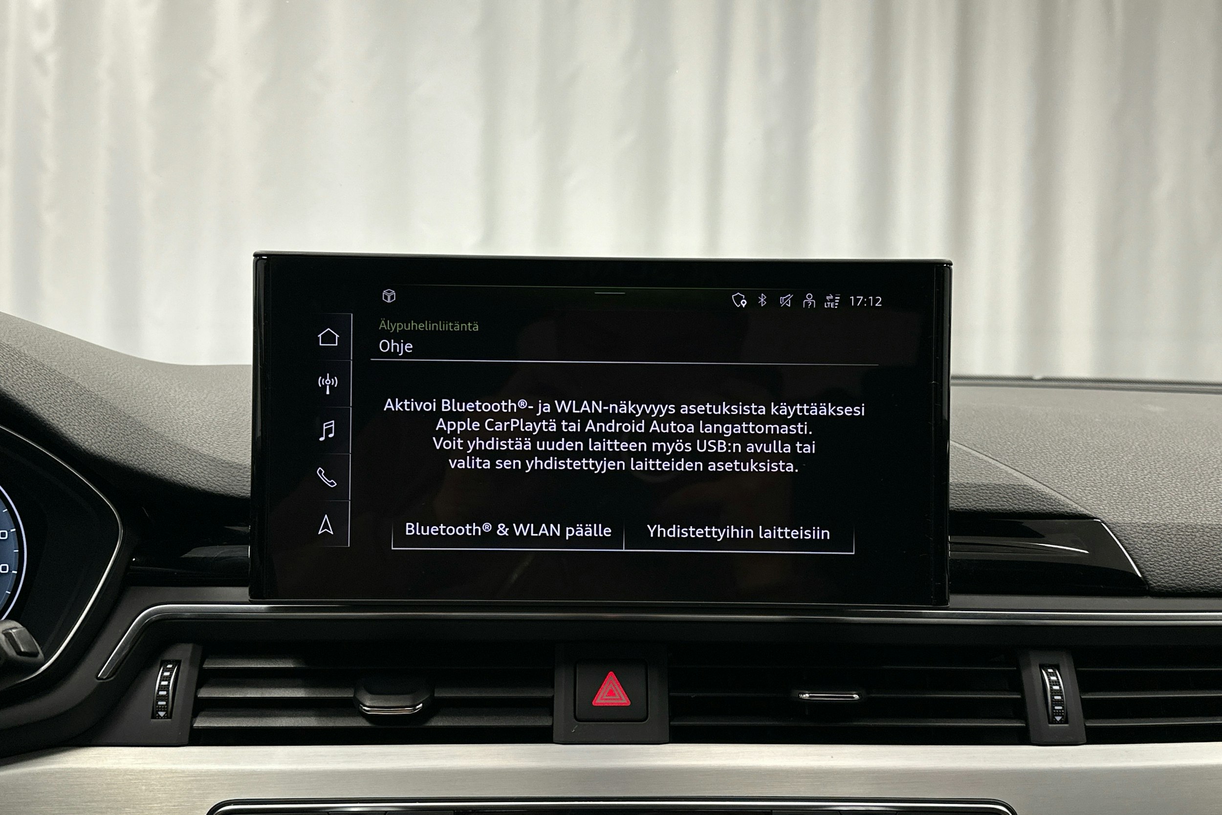 musta Audi A4 2023 kuva 15.