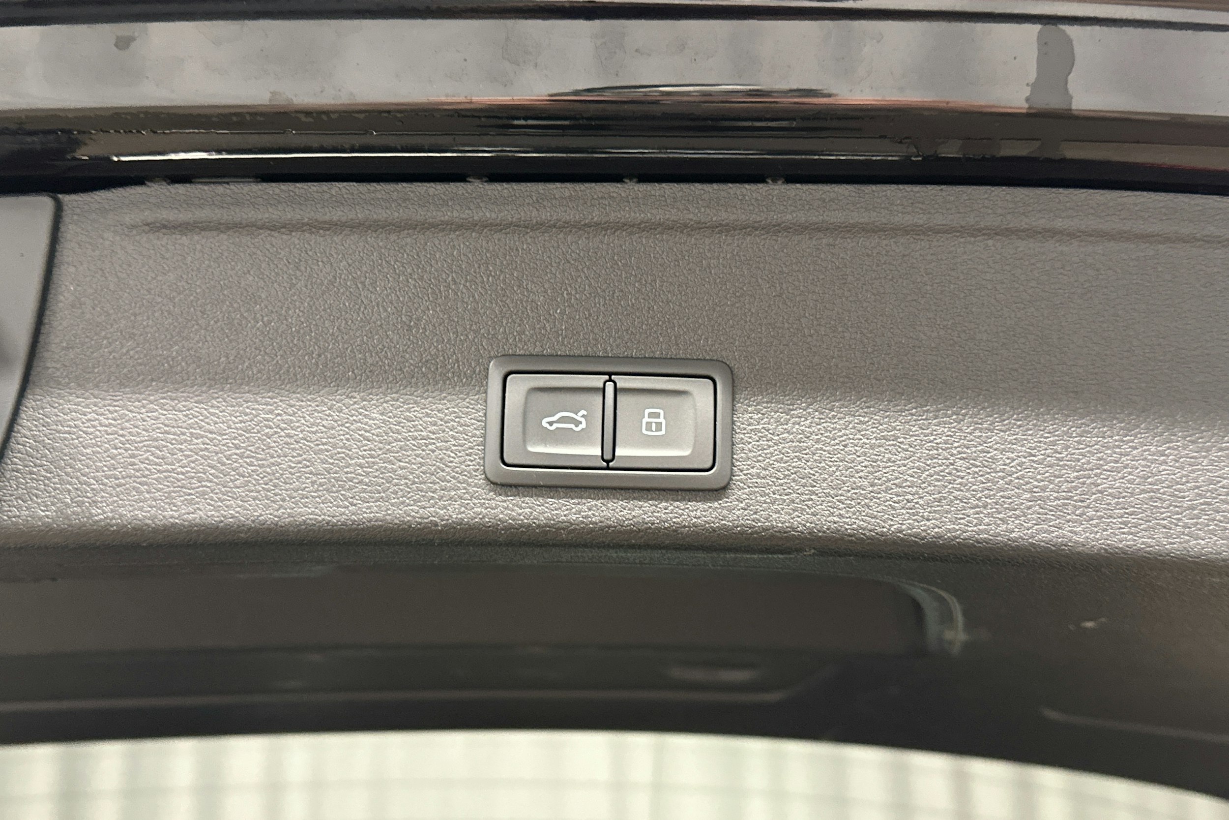 musta Audi A4 2023 kuva 22.