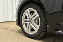 musta Audi A4 2023 kuva 23.