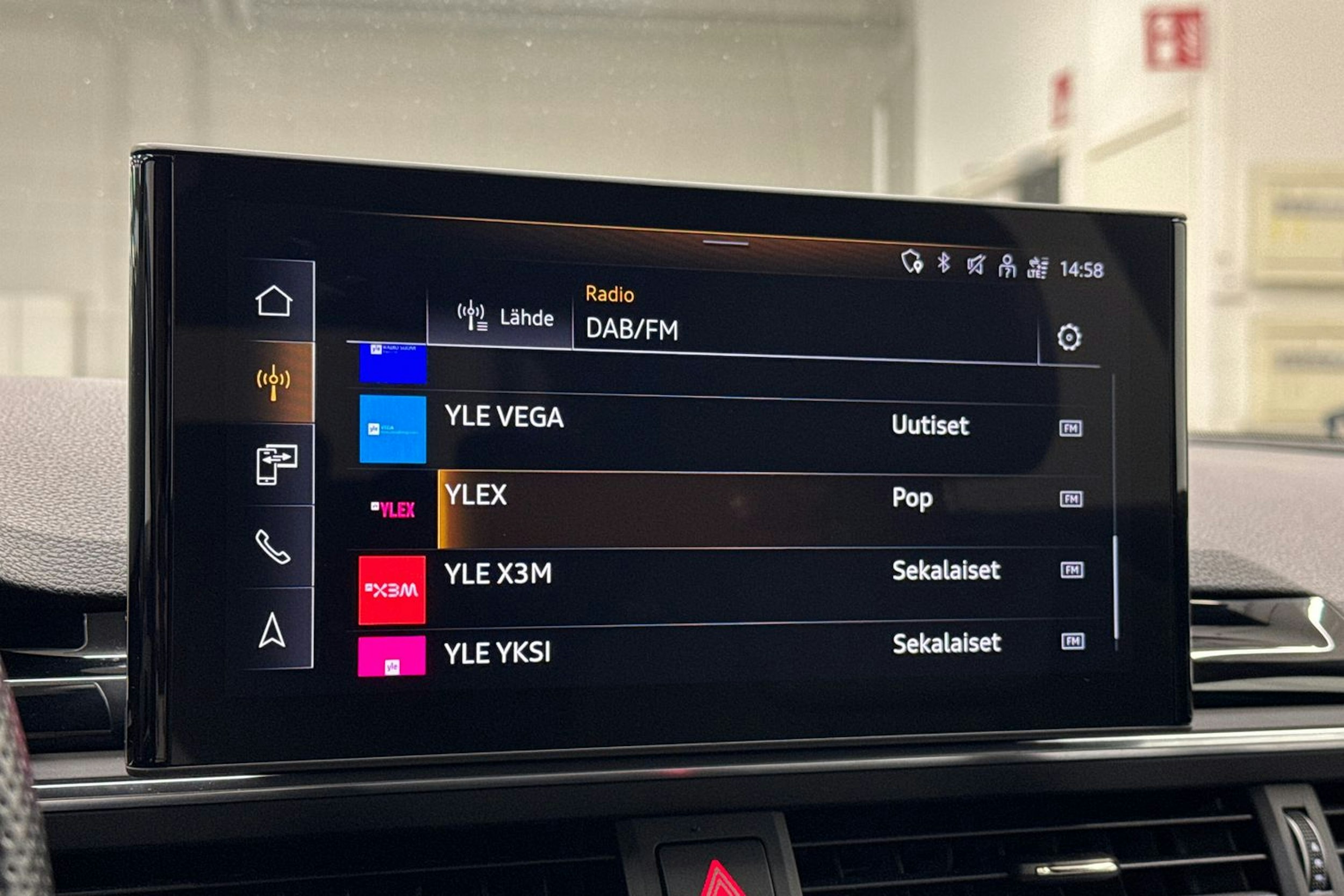 Musta Audi A4 2023 kuva 26.