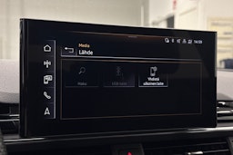 Musta Audi A4 2023 kuva 27.