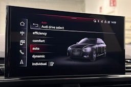 Musta Audi A4 2023 kuva 30.