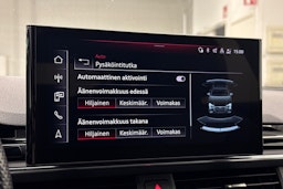 Musta Audi A4 2023 kuva 34.