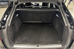 Musta Audi A4 2023 kuva 37.