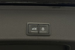 Musta Audi A4 2023 kuva 38.
