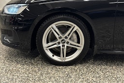 Musta Audi A4 2023 kuva 41.