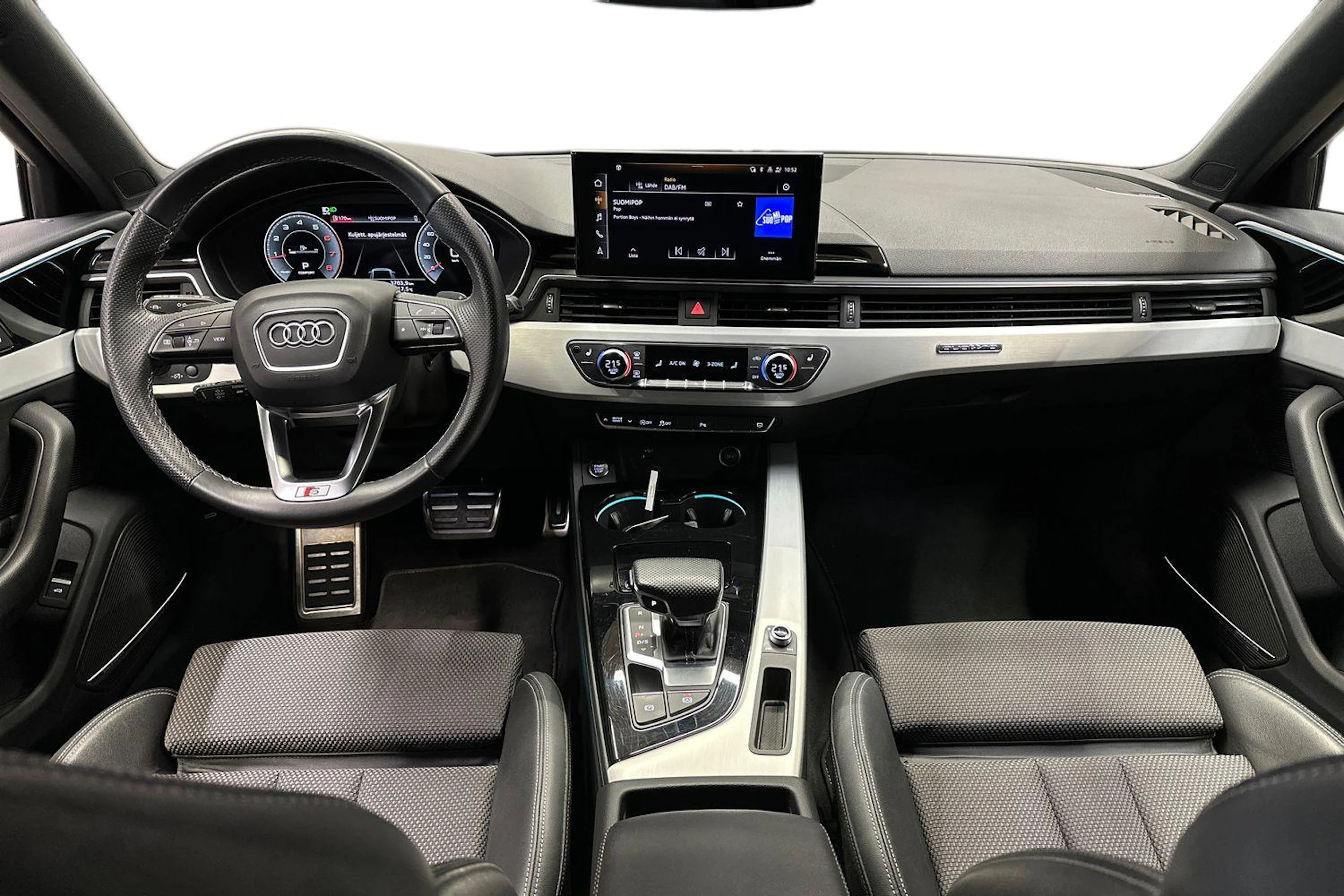 musta Audi A4 2023 kuva 7.