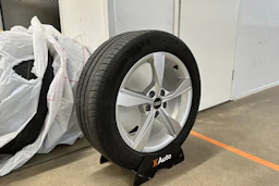 musta Audi A4 2023 kuva 10.