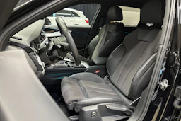 musta Audi A4 2023 kuva 13.