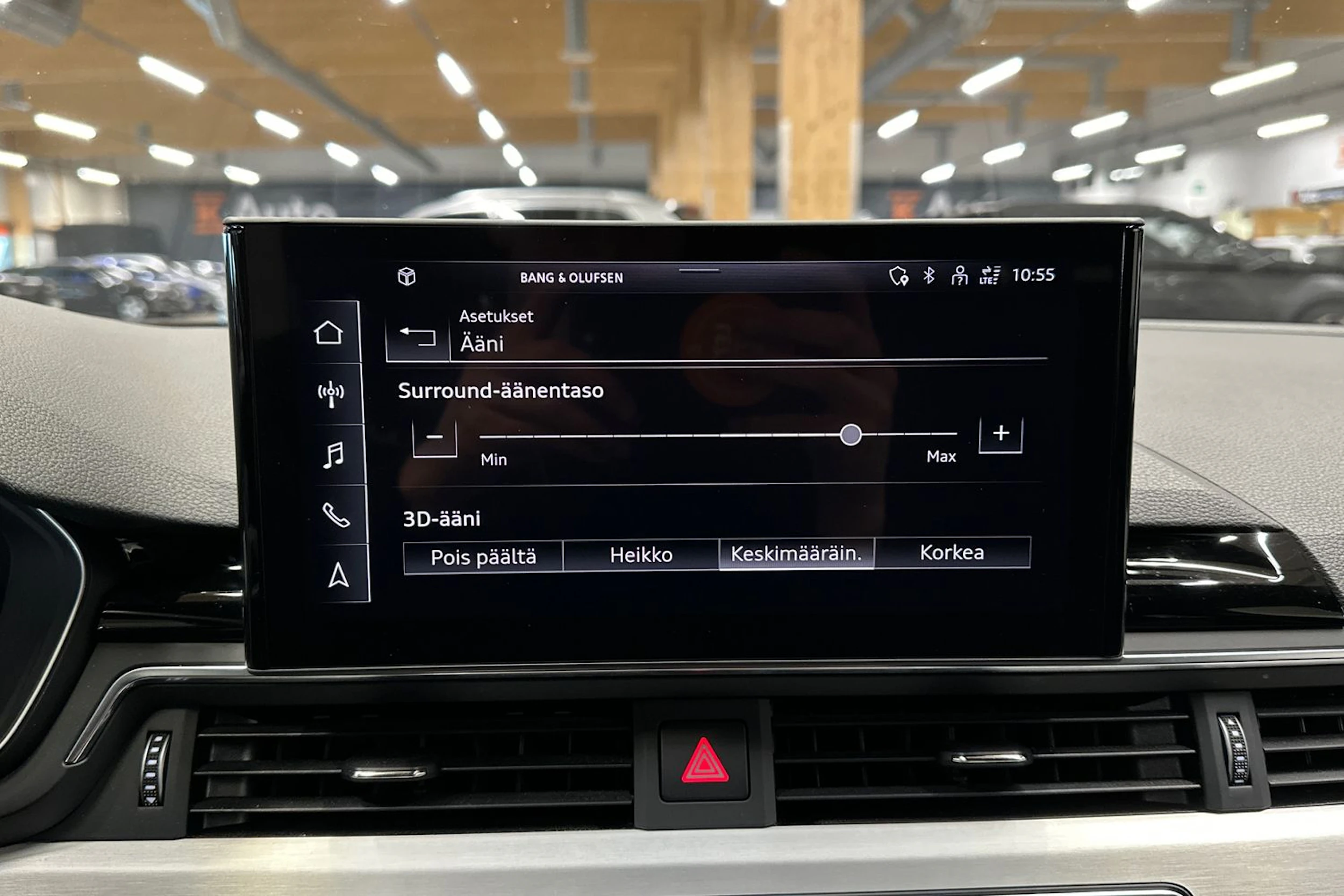 musta Audi A4 2023 kuva 16.
