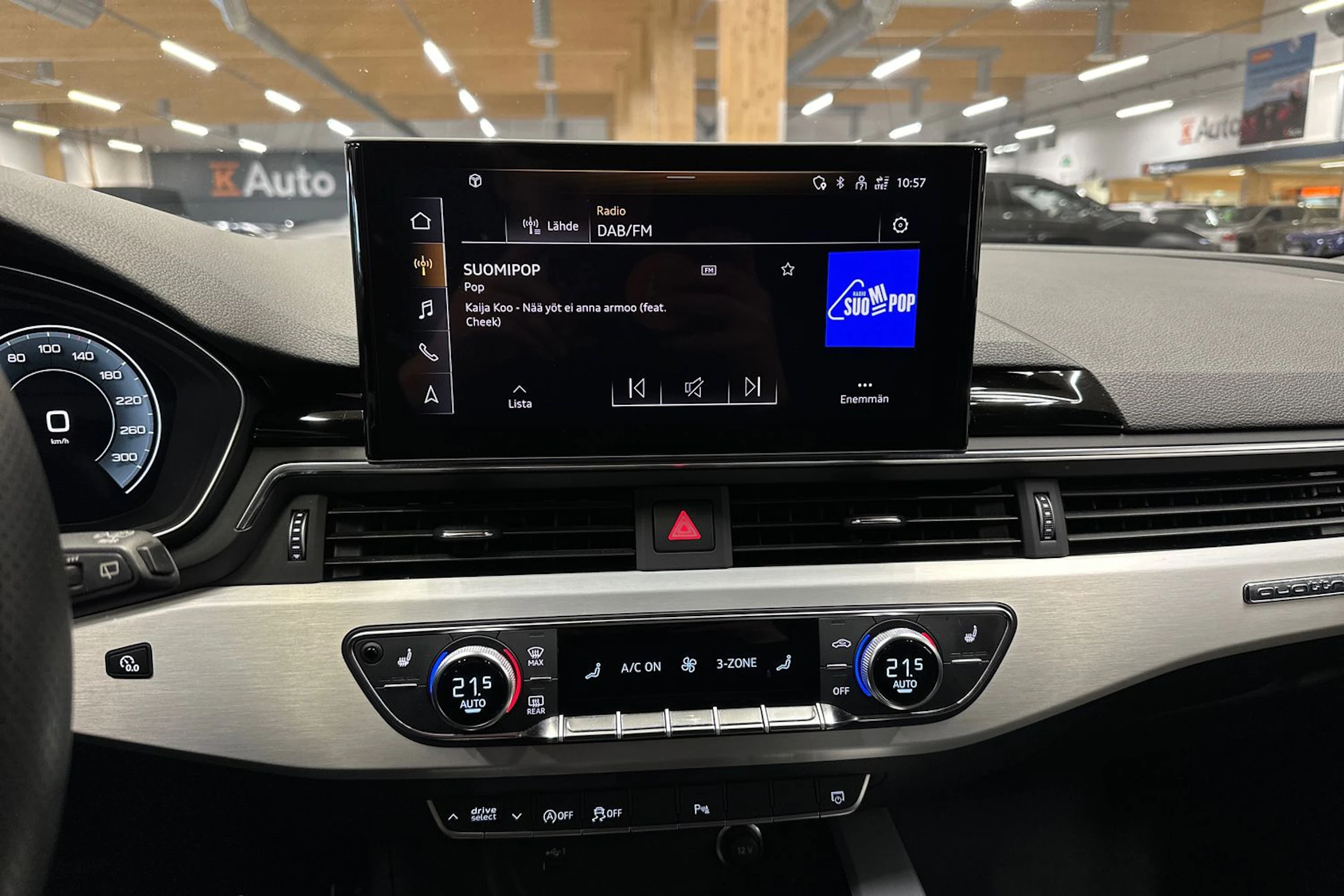 musta Audi A4 2023 kuva 21.