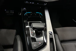 musta Audi A4 2023 kuva 22.