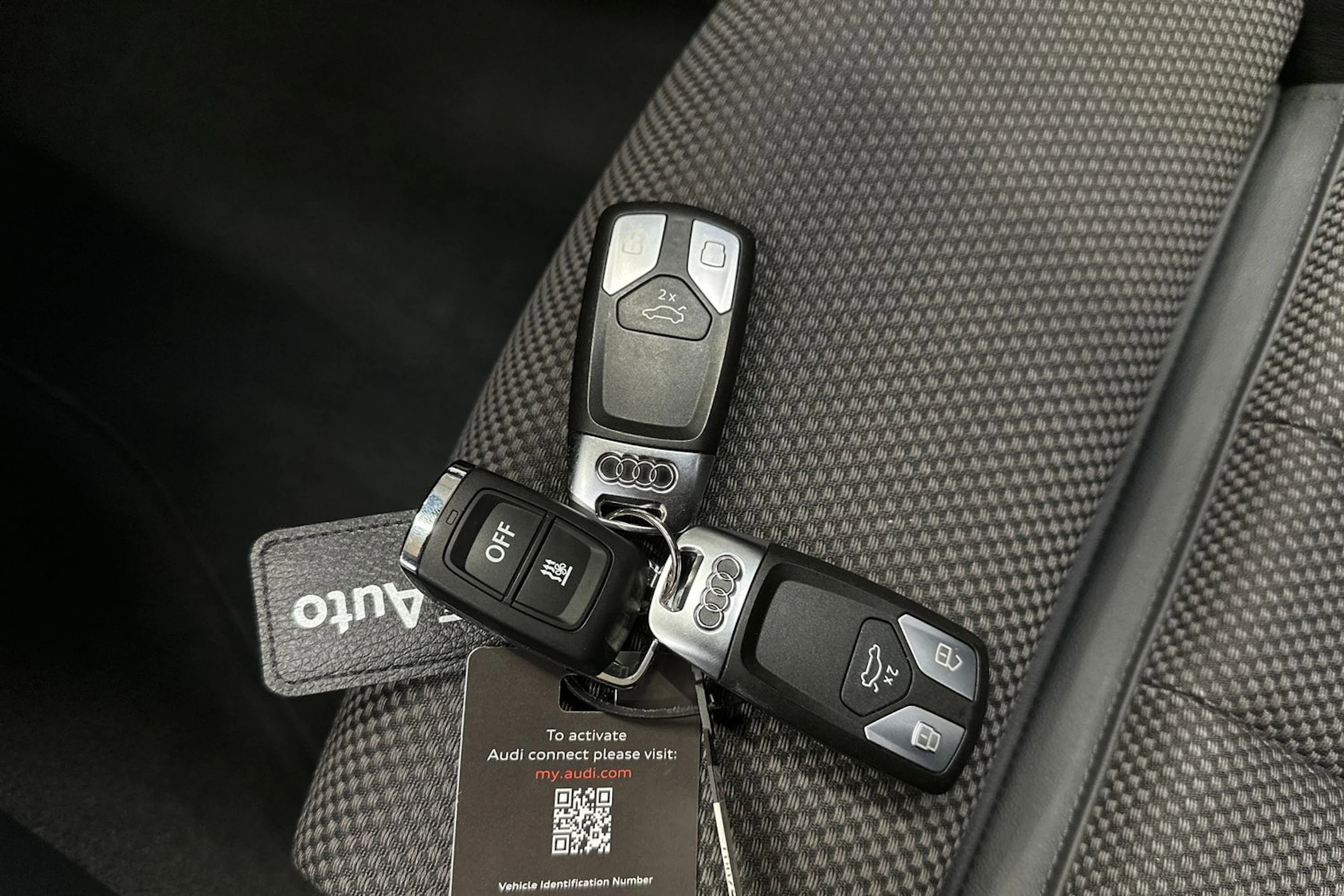 musta Audi A4 2023 kuva 23.