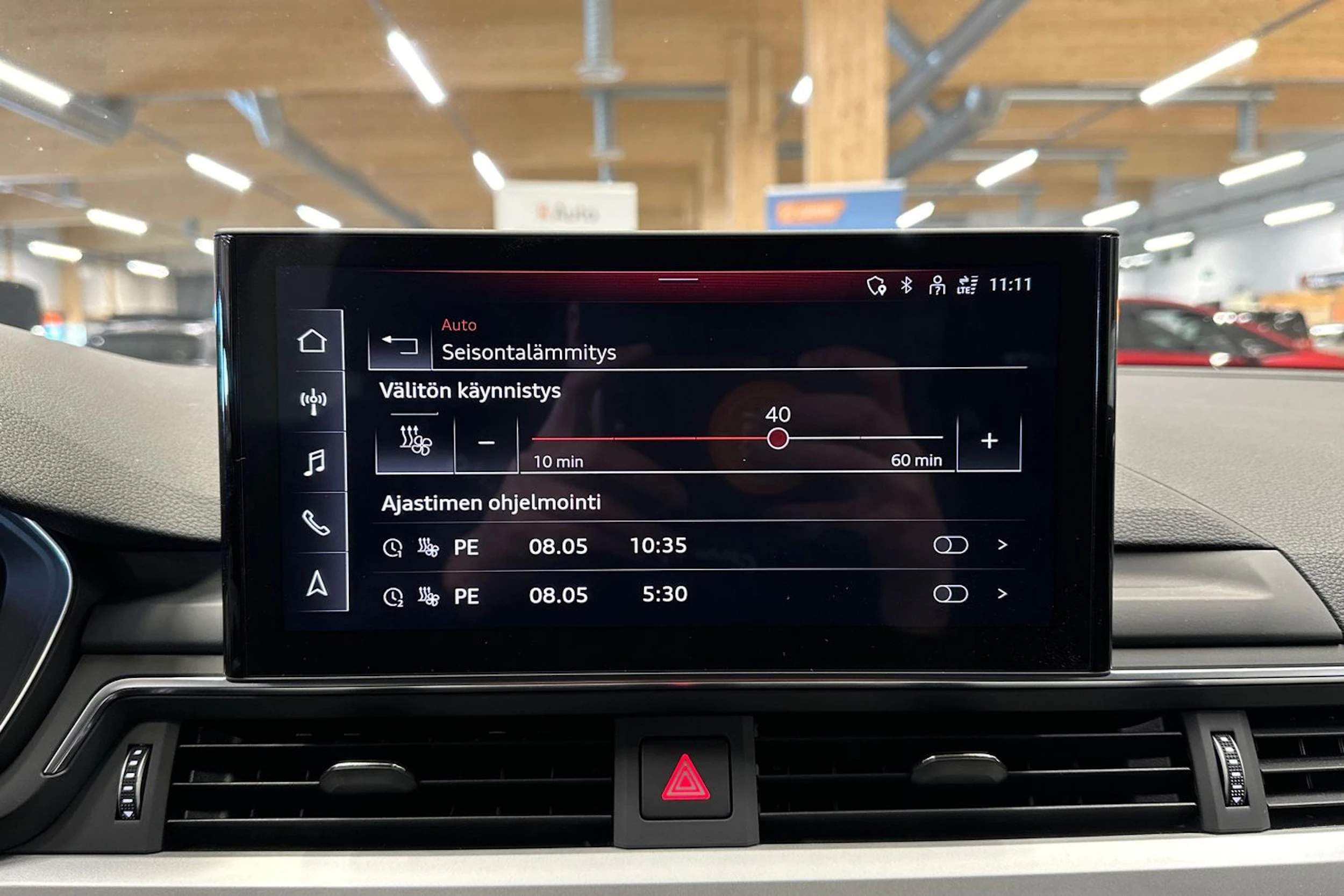 harmaa Audi A4 2023 kuva 17.