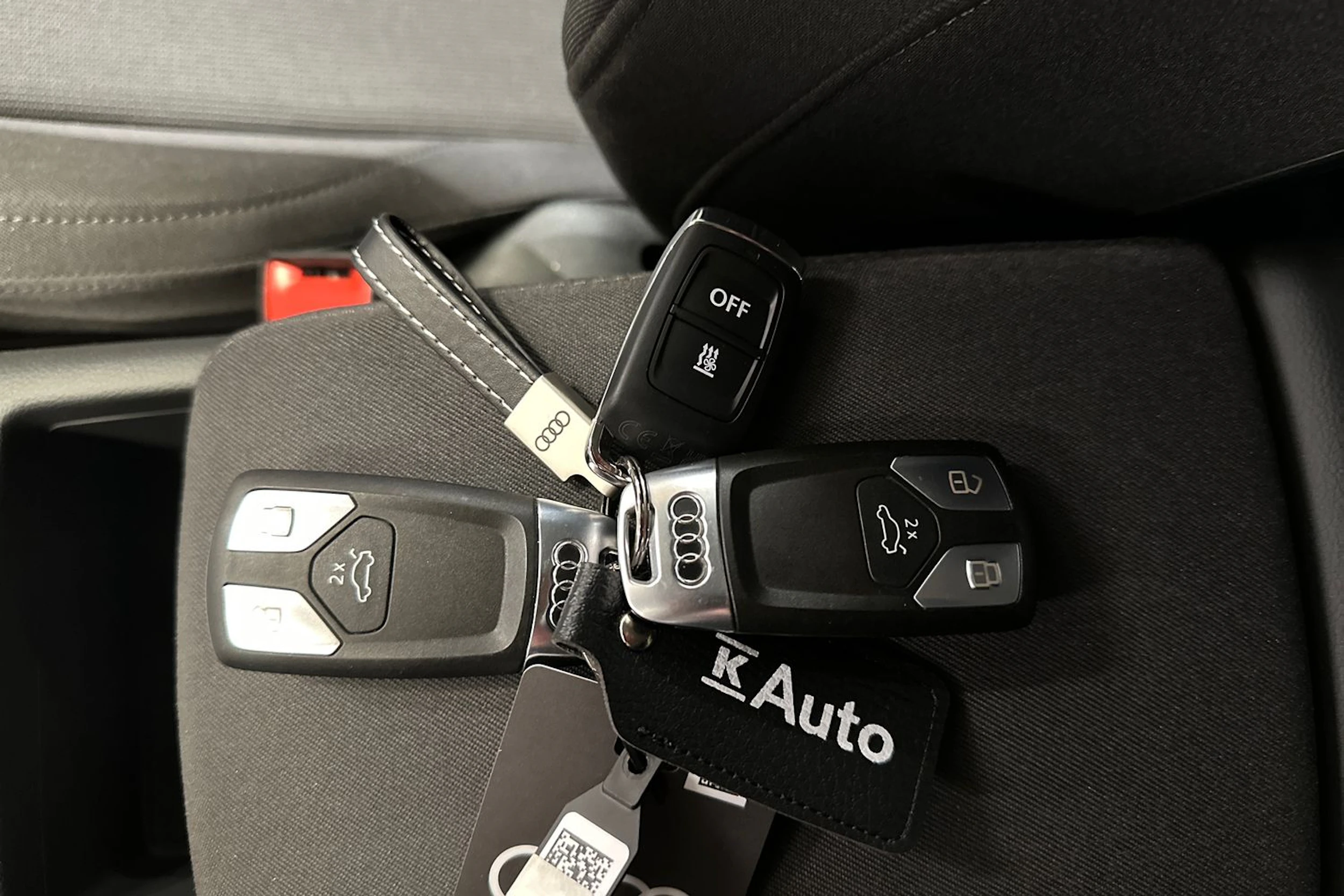 harmaa Audi A4 2023 kuva 23.