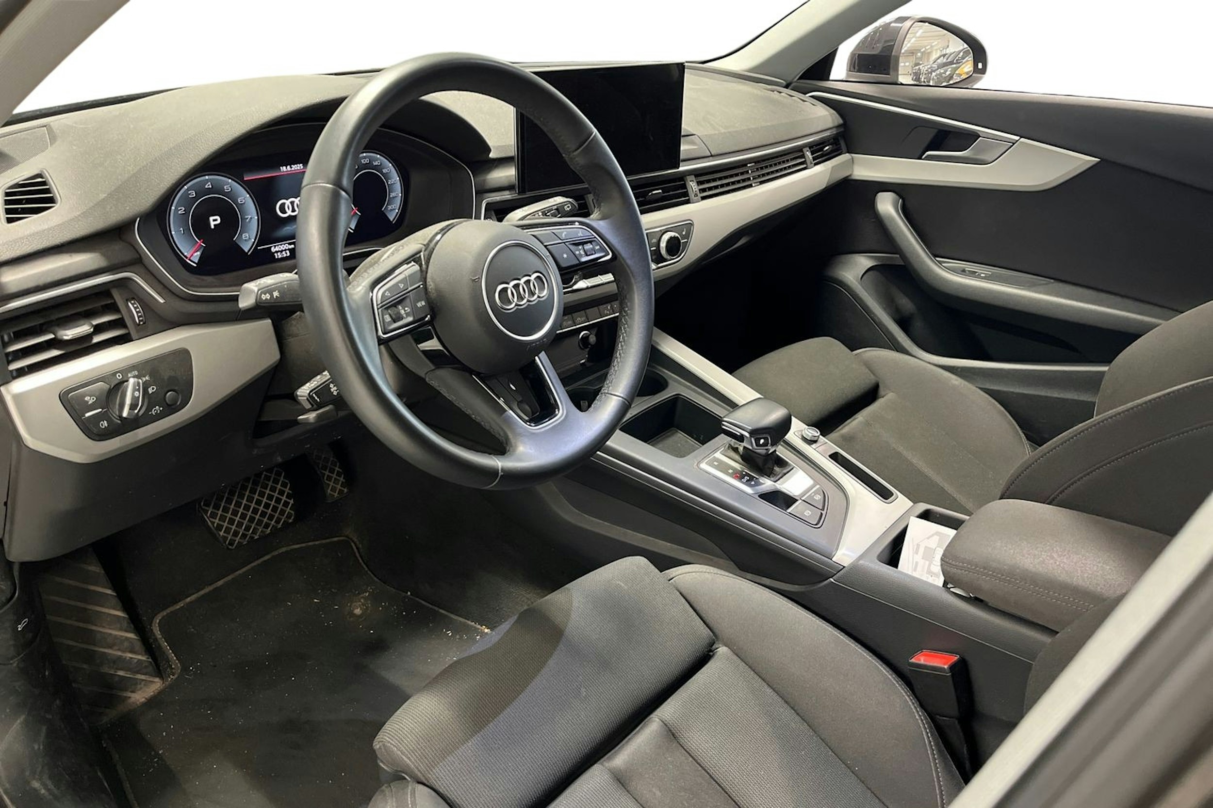 Musta Audi A4 2023 kuva 3.