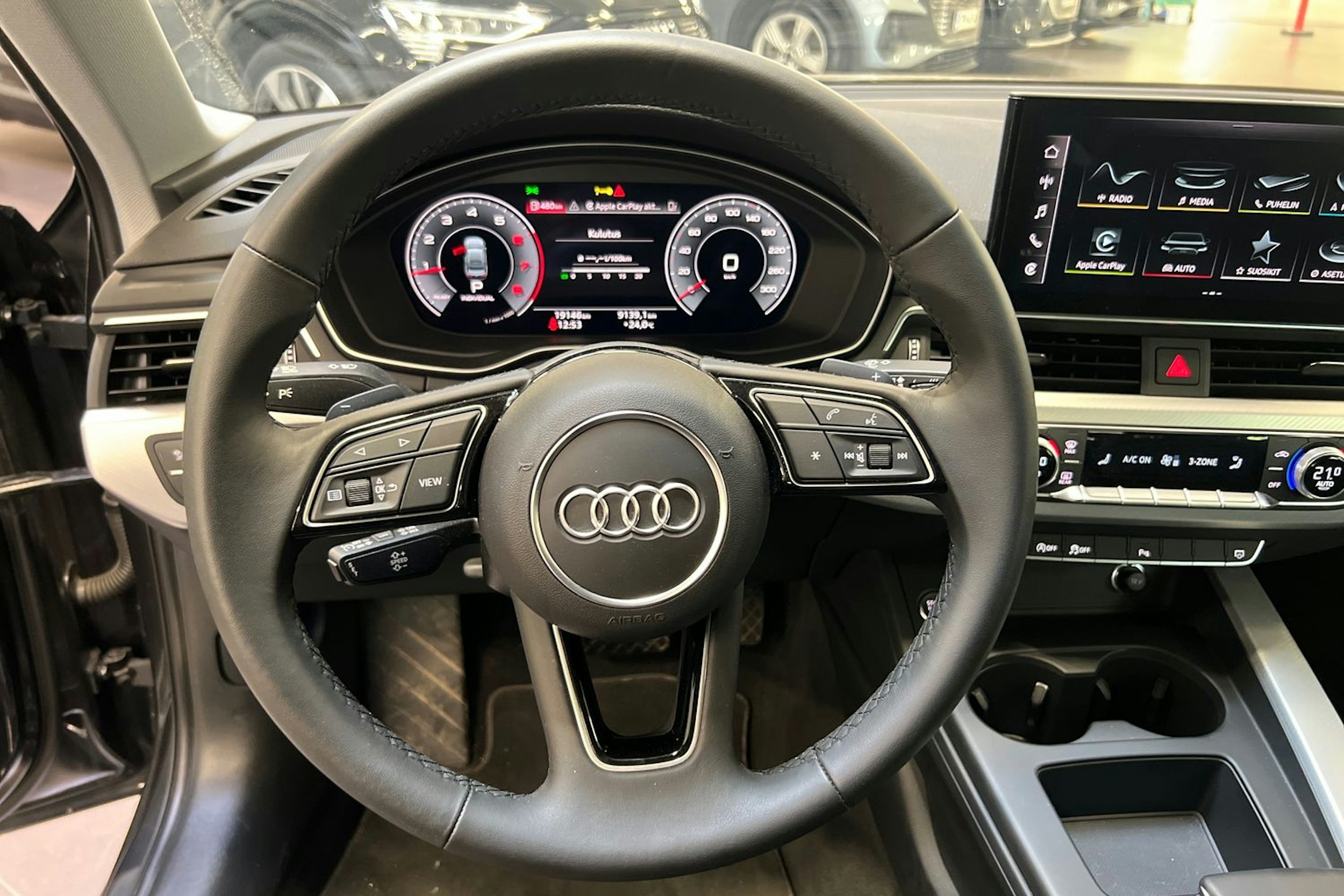 harmaa Audi A4 2023 kuva 13.