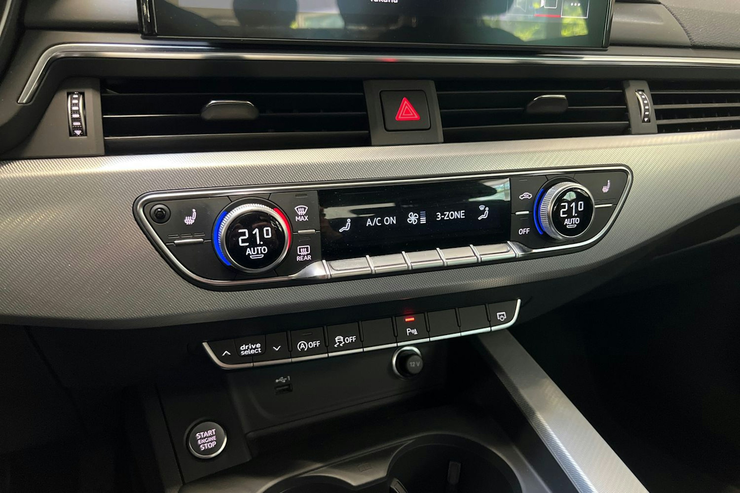 harmaa Audi A4 2023 kuva 23.