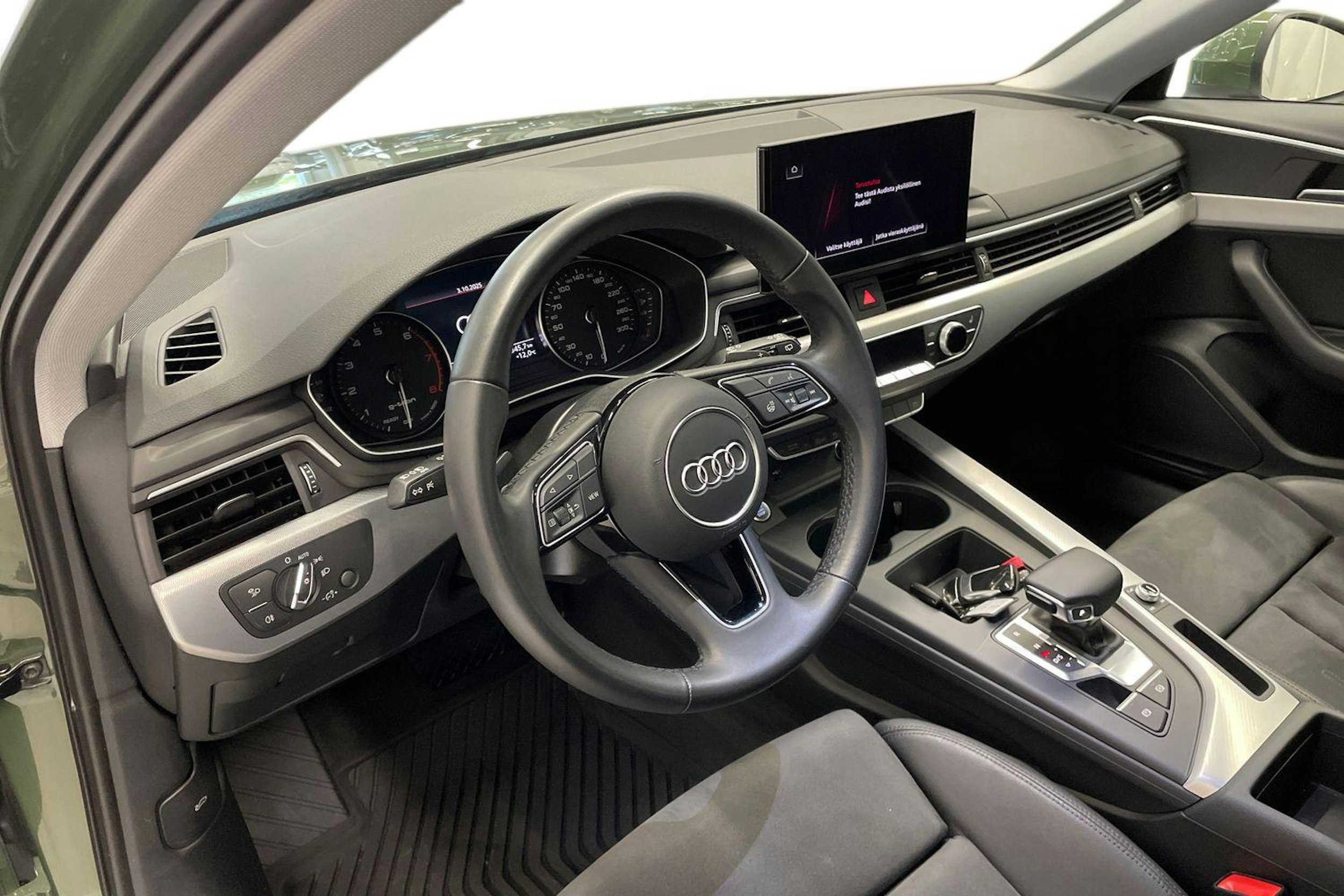 vihreä Audi A4 2023 kuva 6.