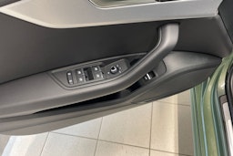 vihreä Audi A4 2023 kuva 16.
