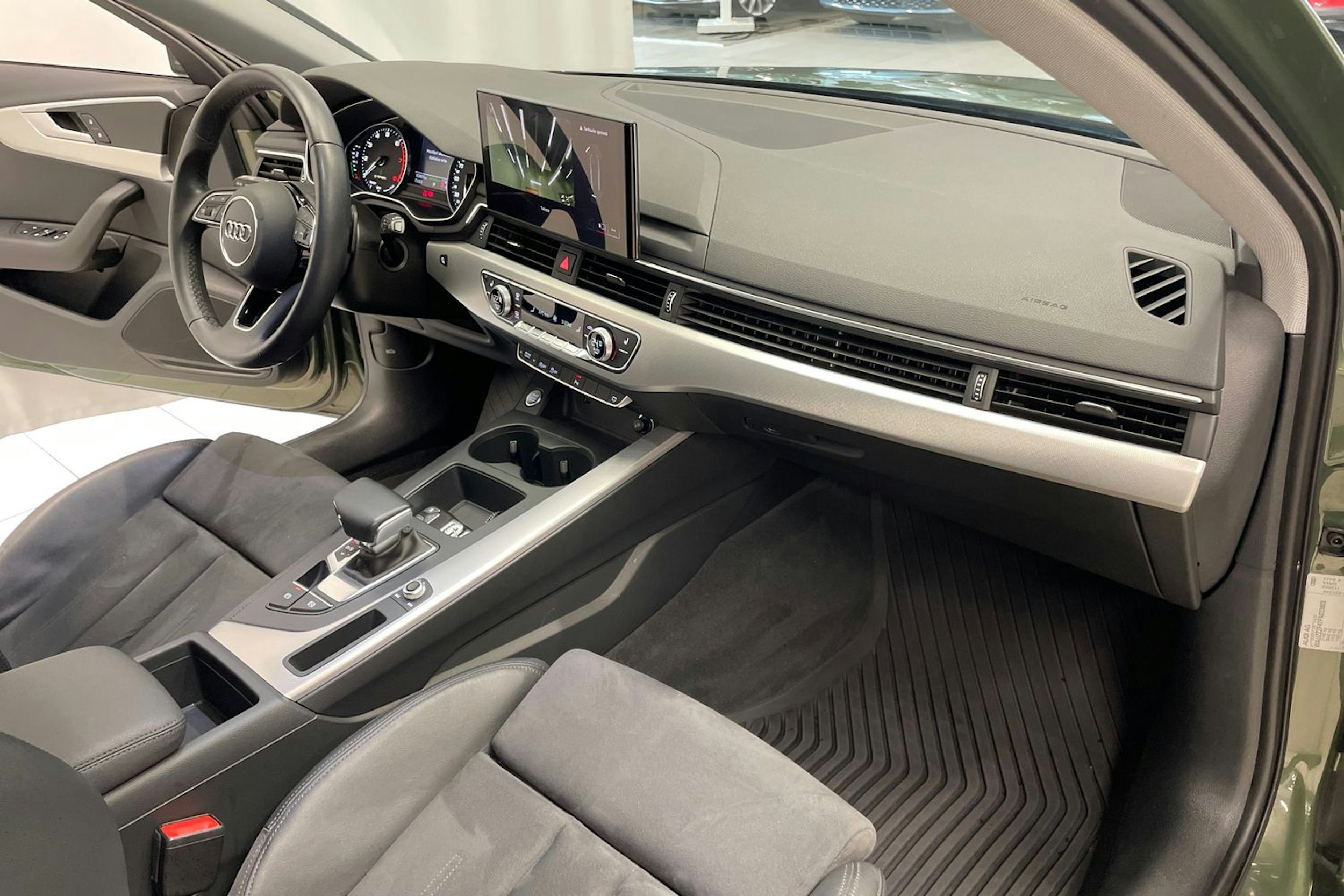 vihreä Audi A4 2023 kuva 20.