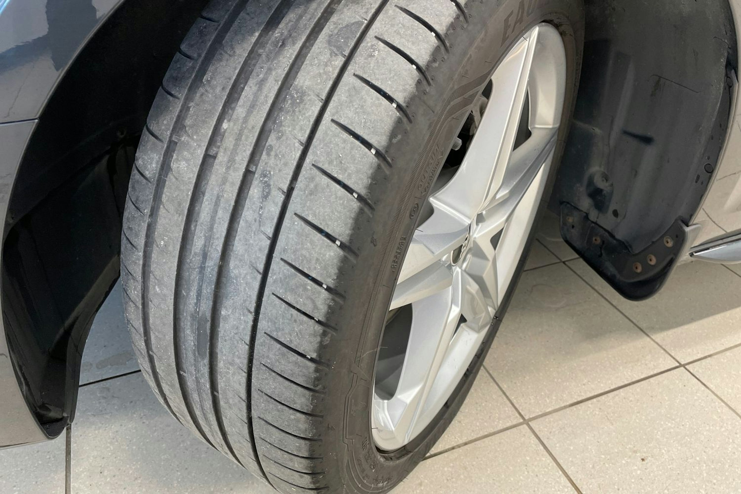 harmaa Audi A4 2023 kuva 13.