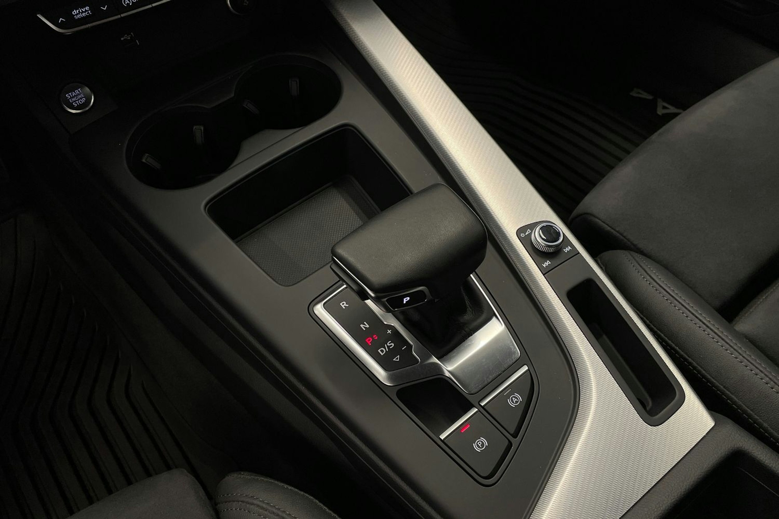 harmaa Audi A4 2023 kuva 20.