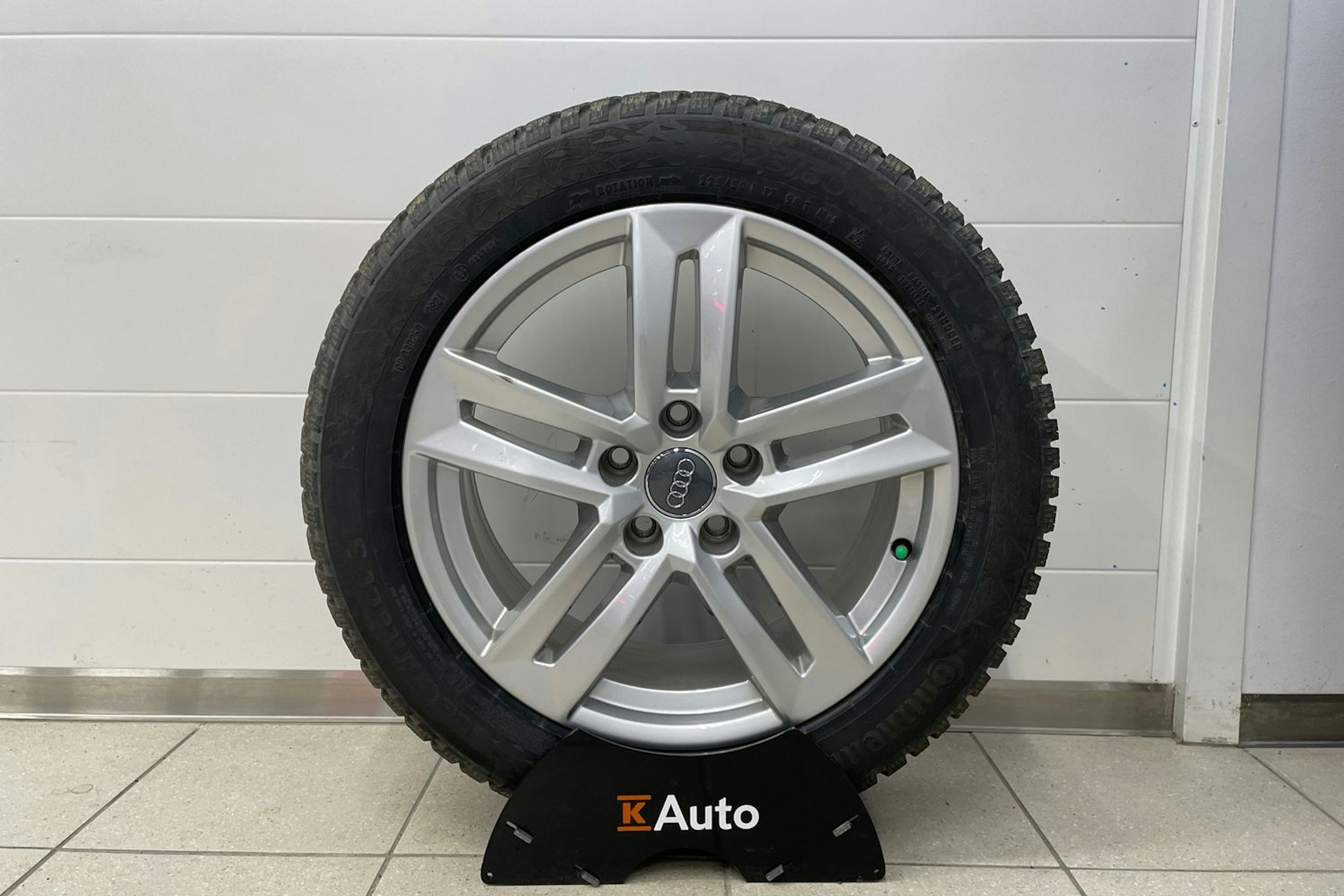 harmaa Audi A4 2023 kuva 27.