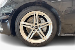 musta Audi A4 2023 kuva 11.
