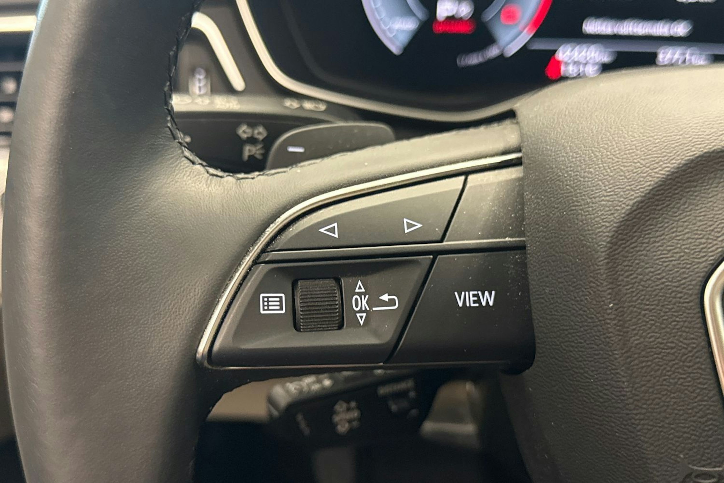 musta Audi A4 2023 kuva 15.