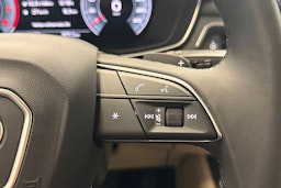 musta Audi A4 2023 kuva 16.