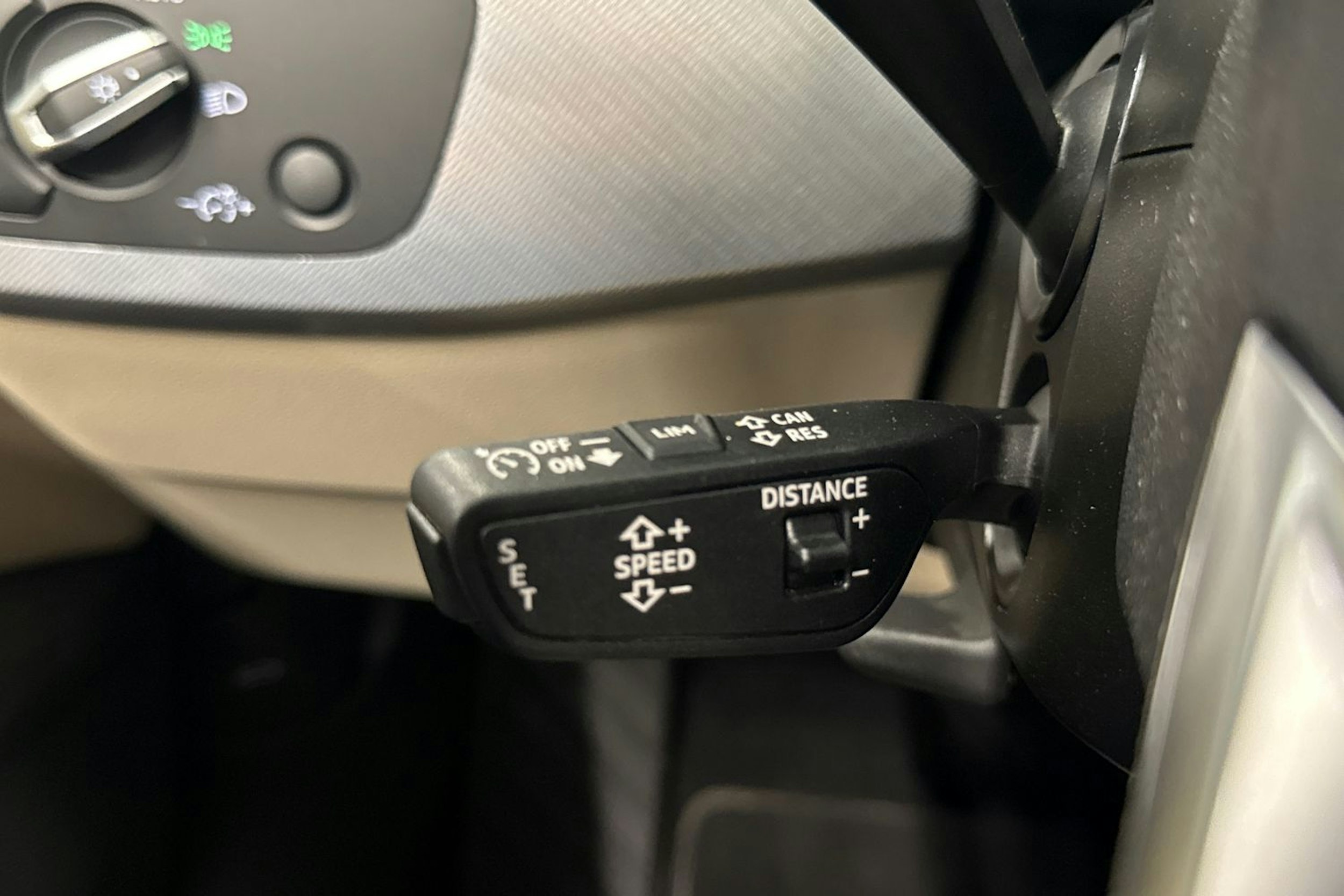 musta Audi A4 2023 kuva 18.