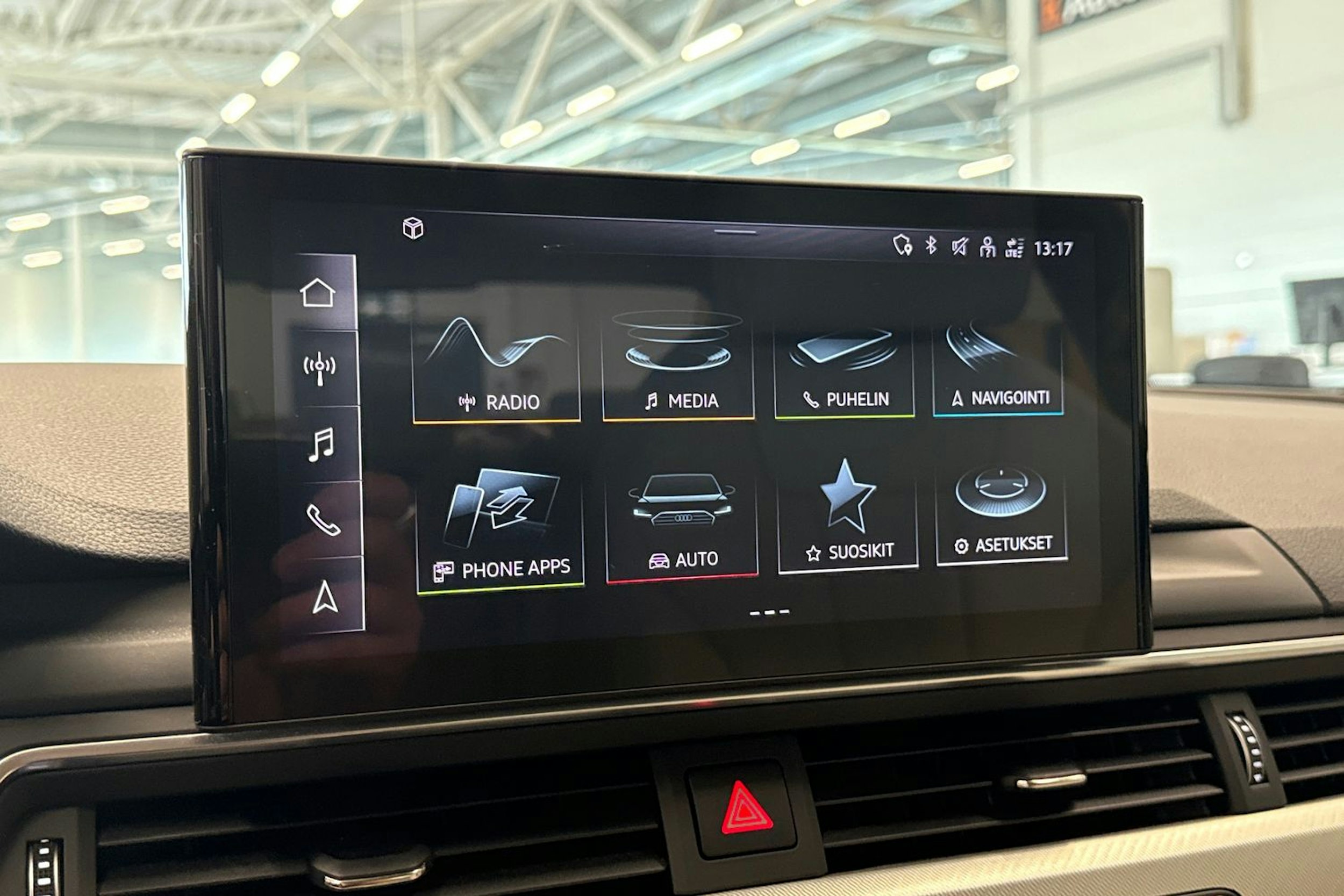 musta Audi A4 2023 kuva 21.