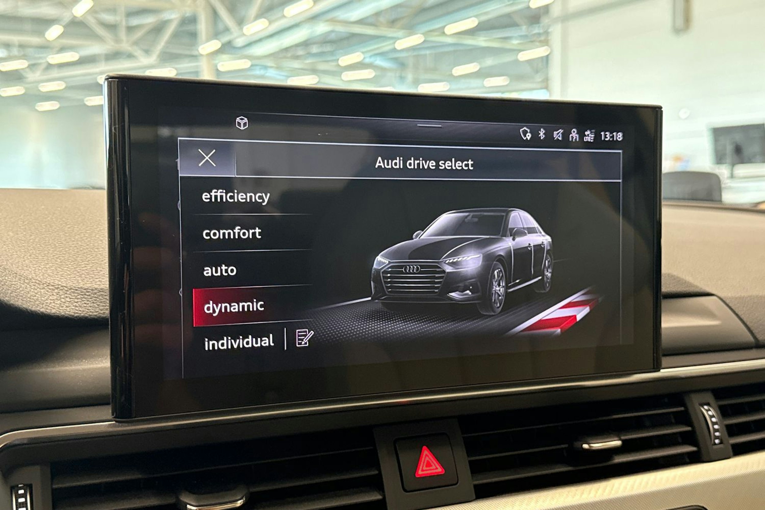 musta Audi A4 2023 kuva 24.