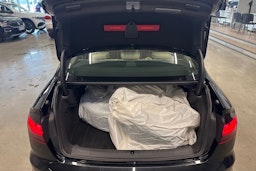 musta Audi A4 2023 kuva 27.